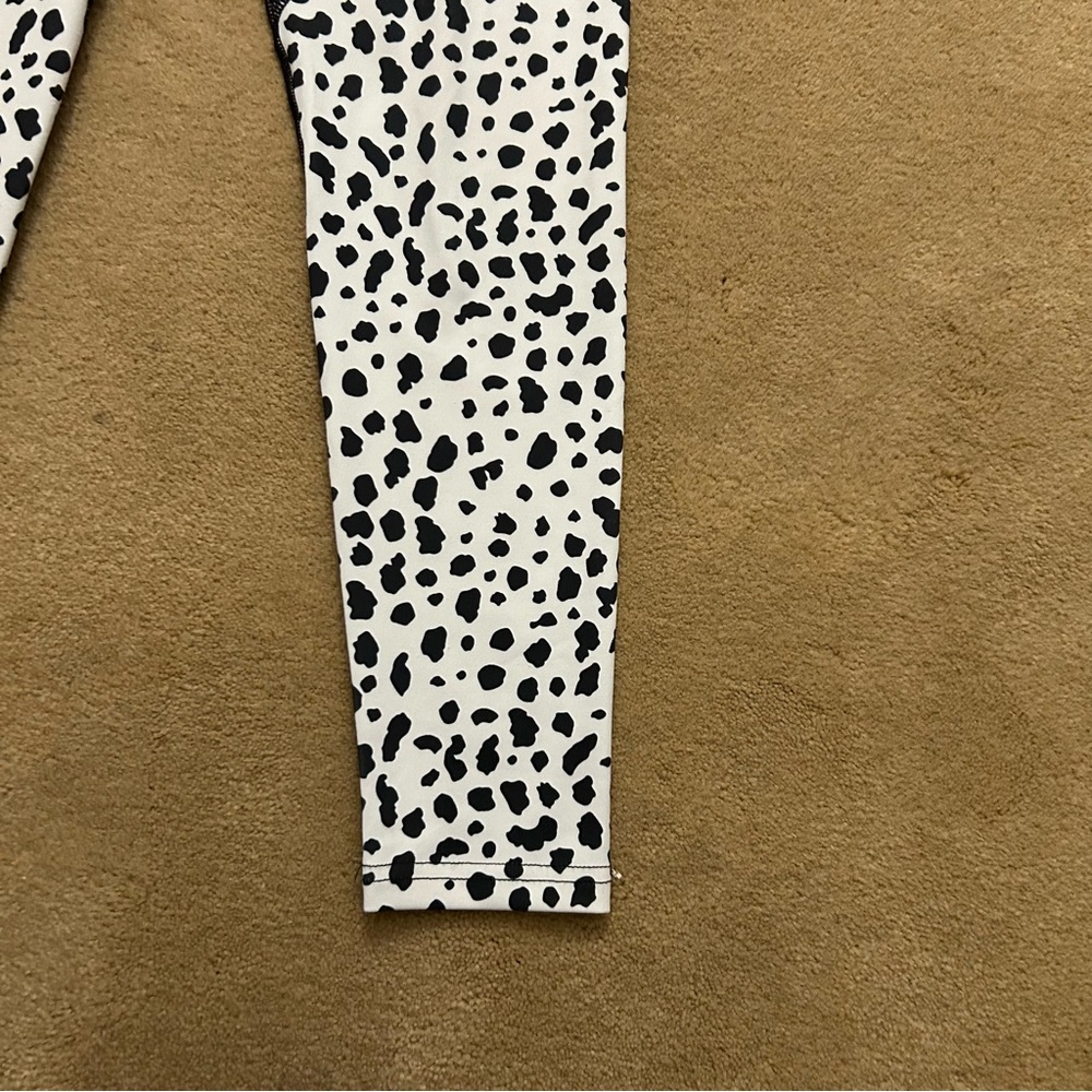 Balance Athletica Ascend Snow Leopard leggings - Picture 4 of 9